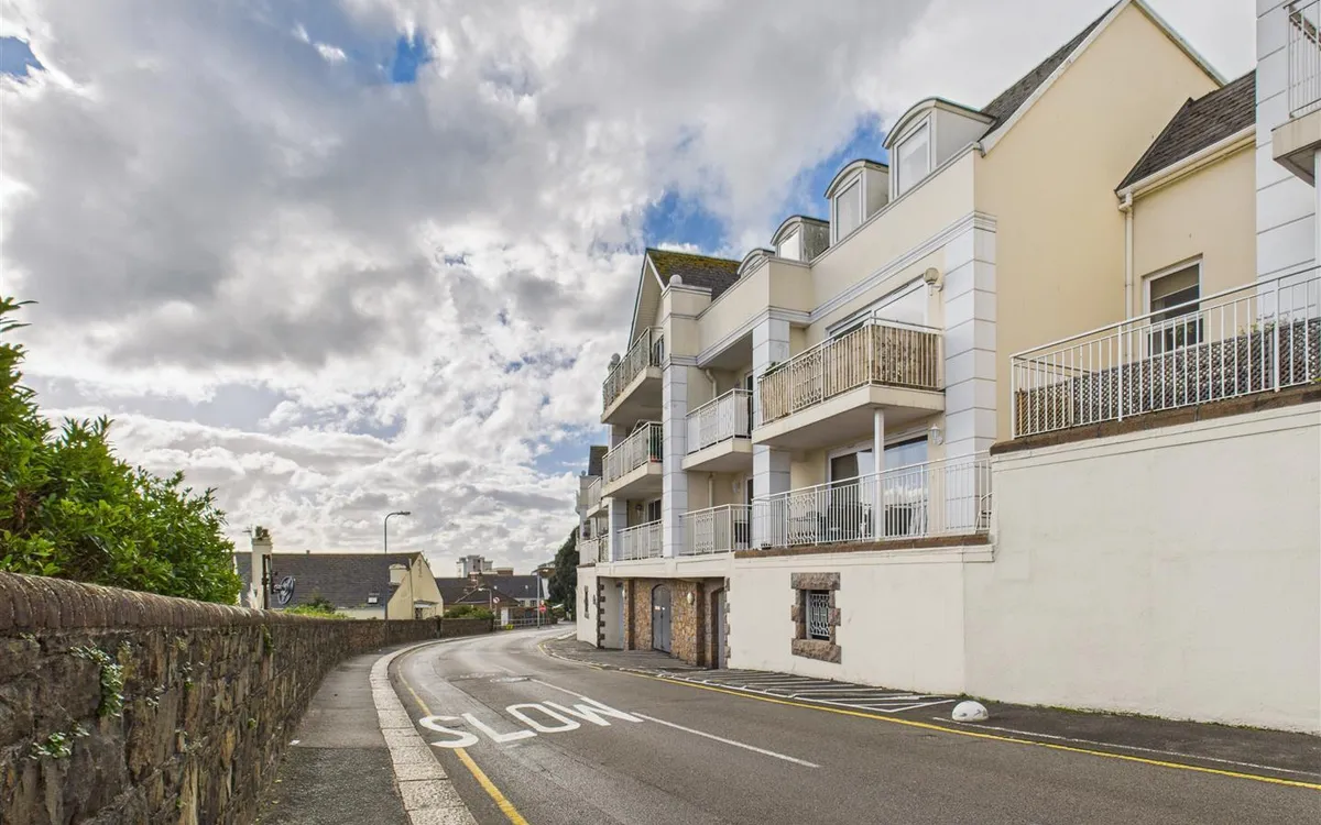 St johns road st helier 34310910 cam05512 g0 pr0031 still013