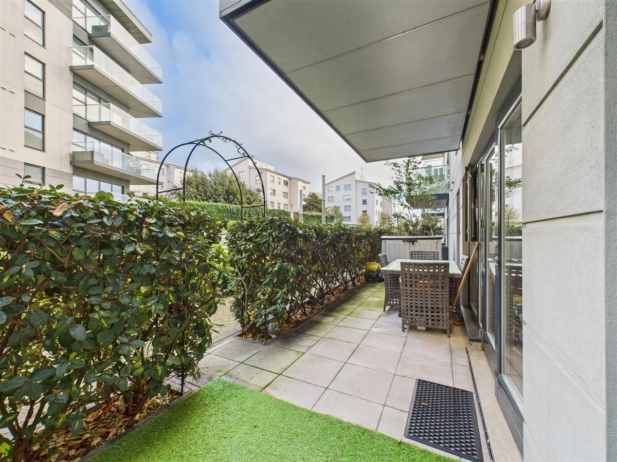 W2 westmount 34315765 cam05512 g0 pr0032 still012