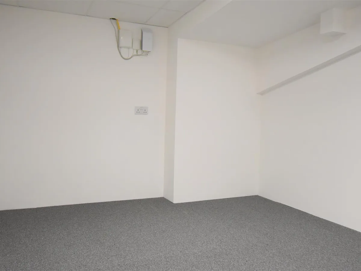 L avenue la bas 32940386 dsc 0316