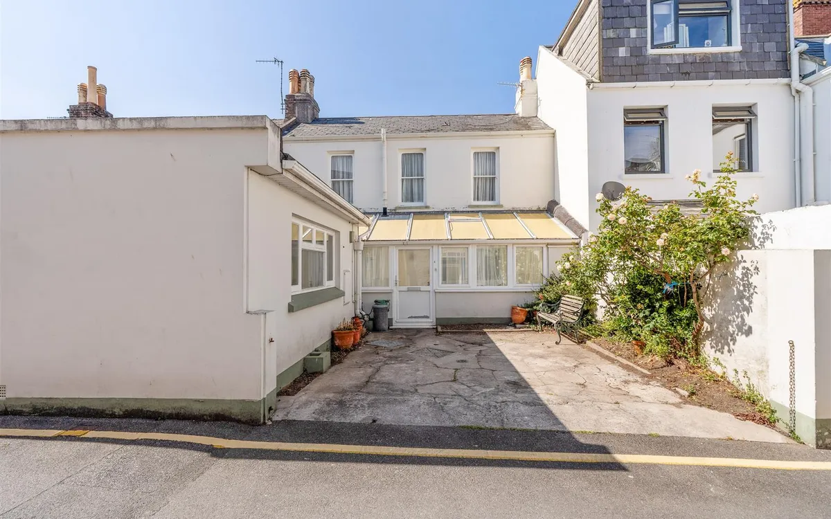 Dauvergne lane st helier 33785472 dsc00577