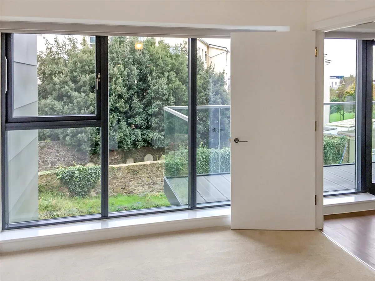 Westmount road 34250952 c302 photos2