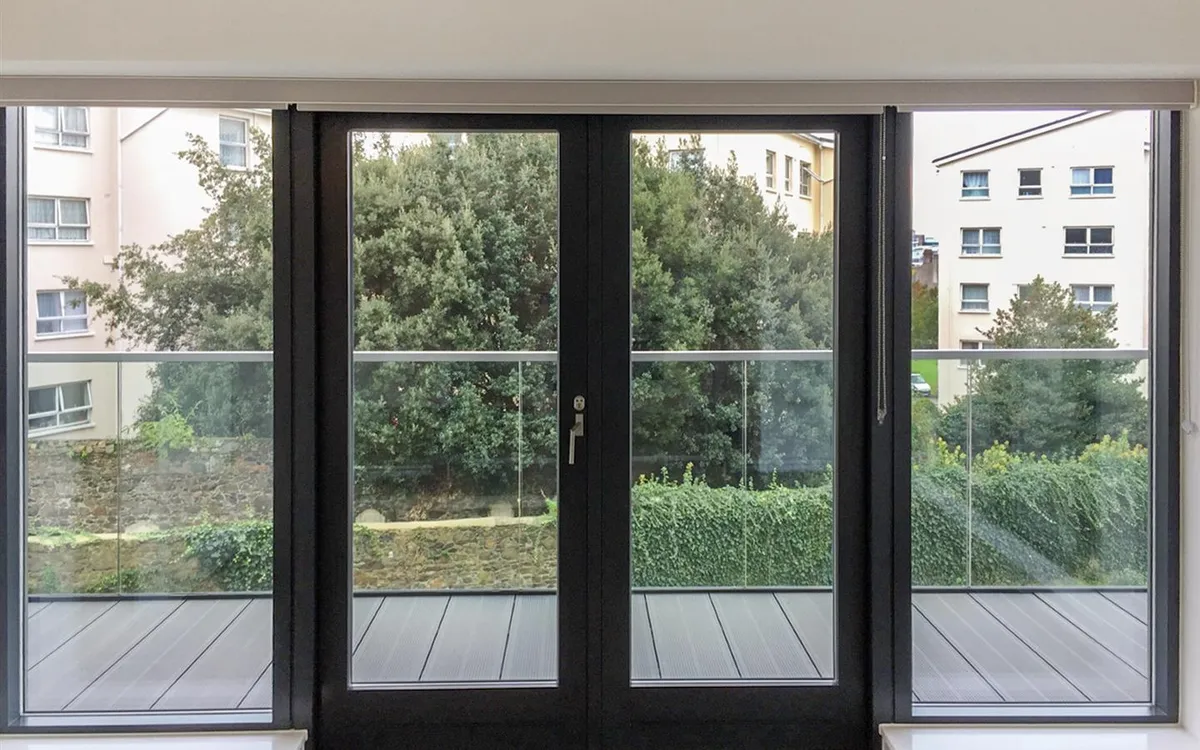 Westmount road 34250952 c302 photos3