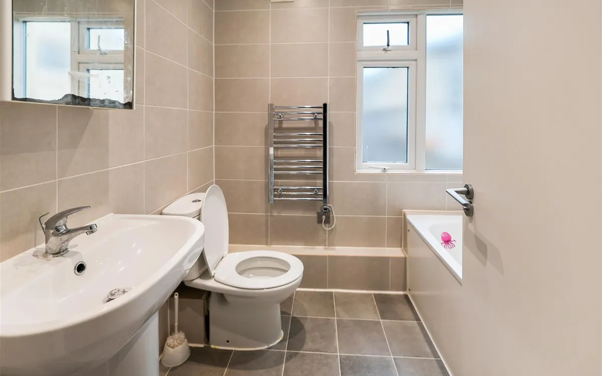 La grande route des sablons 34394302 ei8 a1722