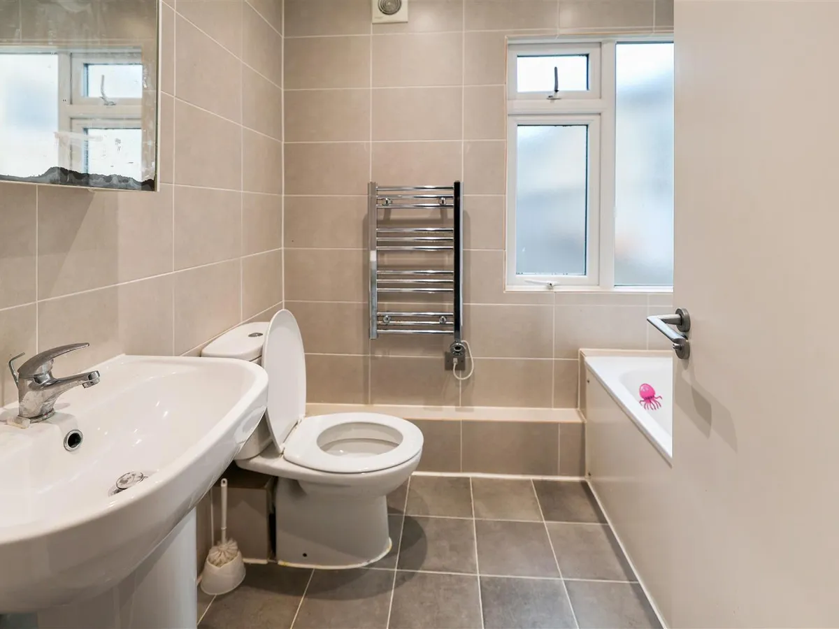 La grande route des sablons 34394302 ei8 a1722