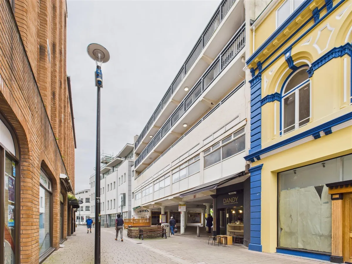 Colomberie court st helier 34441794 cam05512 g0 pr0035 still005