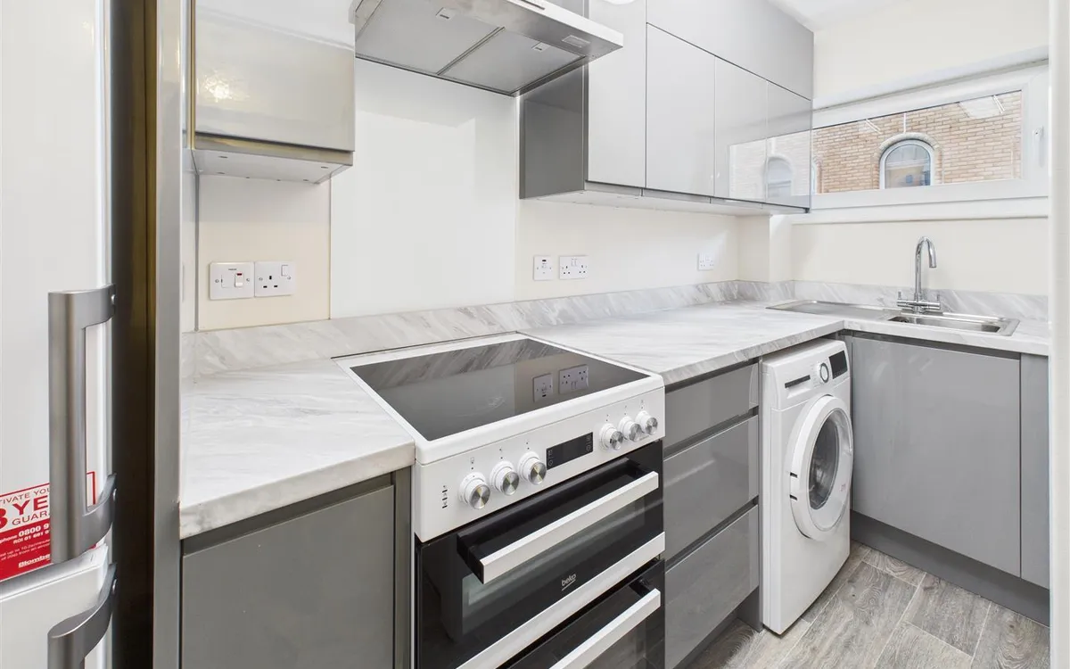 Colomberie court st helier 34441794 cam05512 g0 pr0035 still015