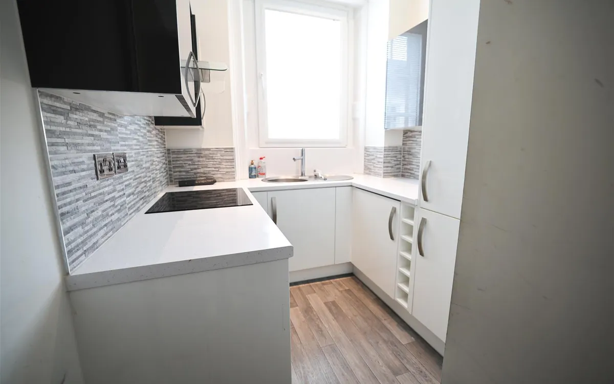 Duhamel place 32684748 ei8 a0656