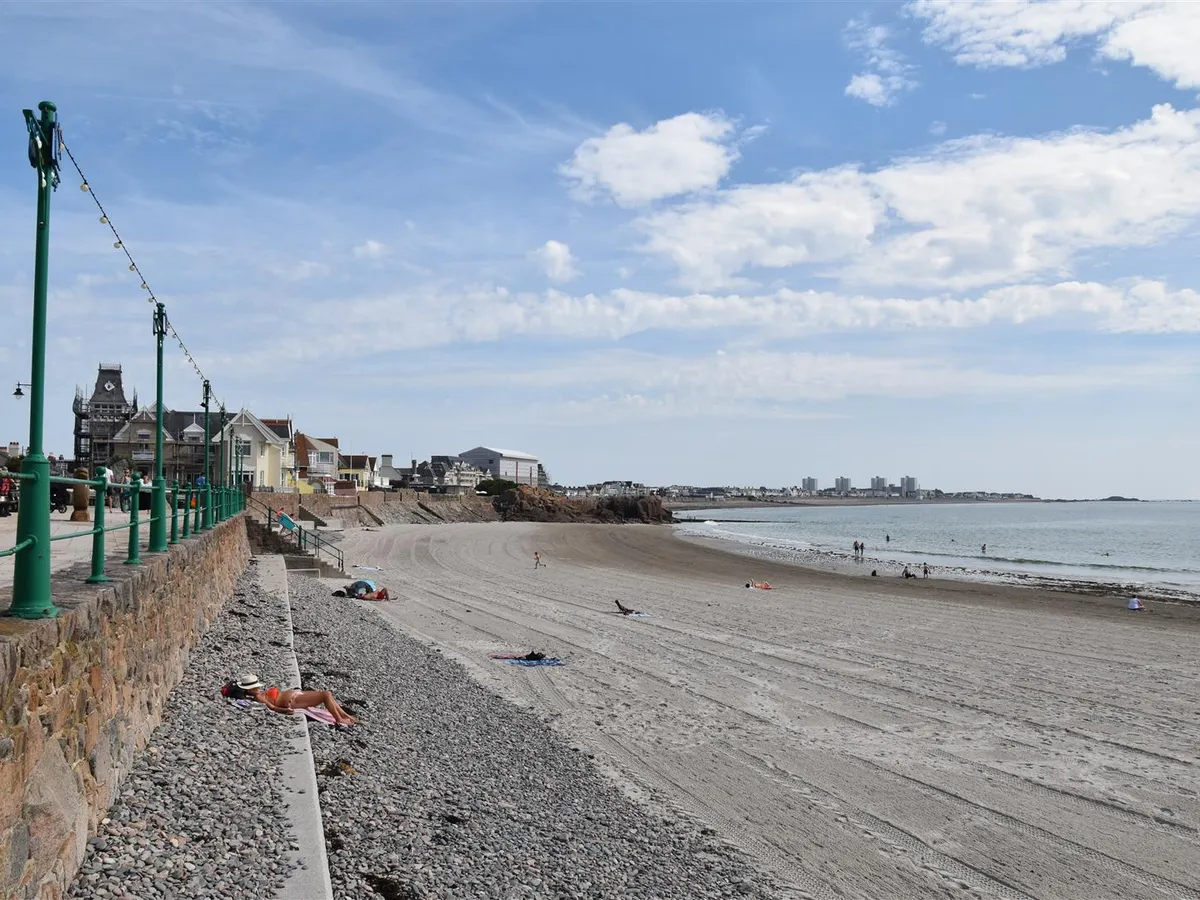 Marett road st helier 33494693 dsc 0044