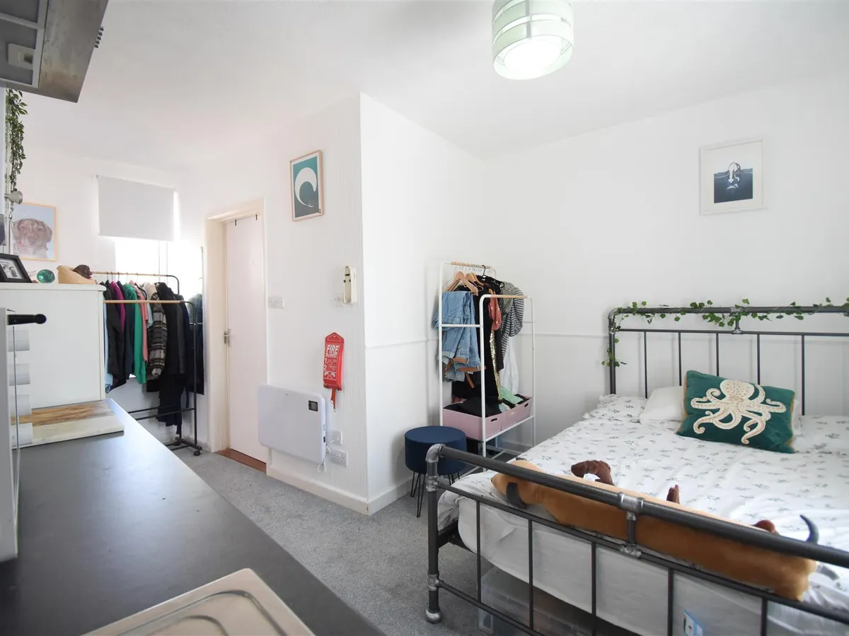 Parade road 33943785 dsc 0010