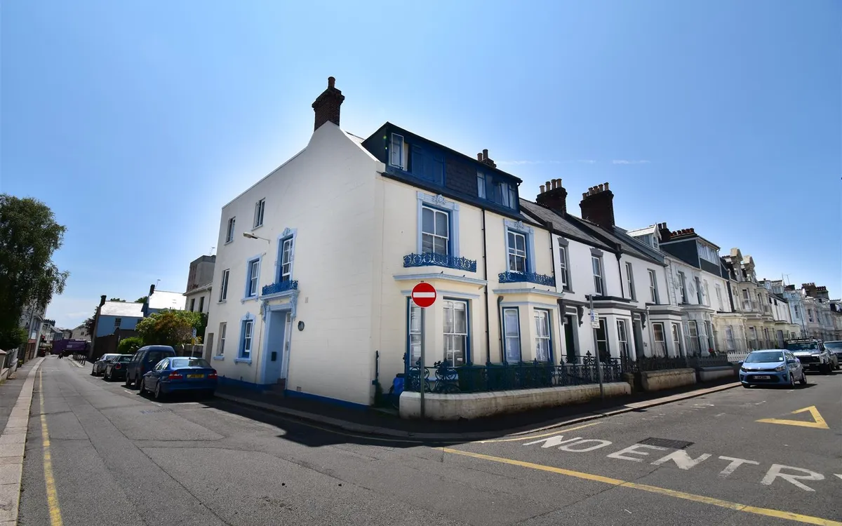 Parade road 34018590 dsc 0011