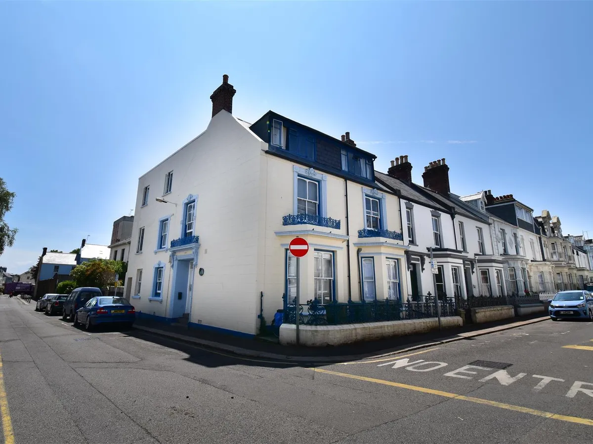 Parade road 34018590 dsc 0011