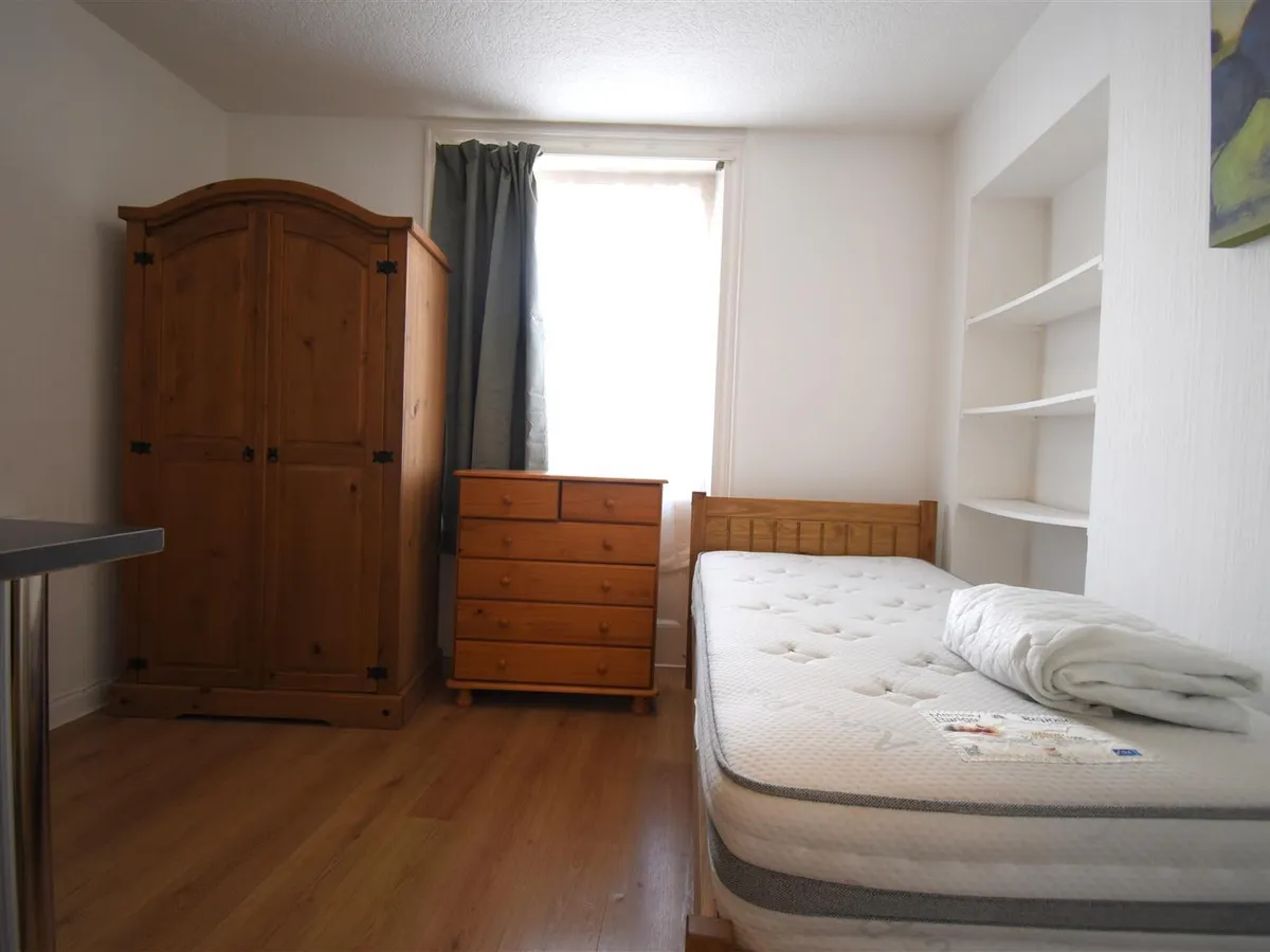 Parade road 34018590 dsc 0771