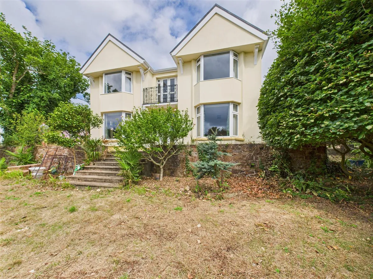La rue du craslin st peter jersey 34048704 cam05512 g0 pr0010 still034