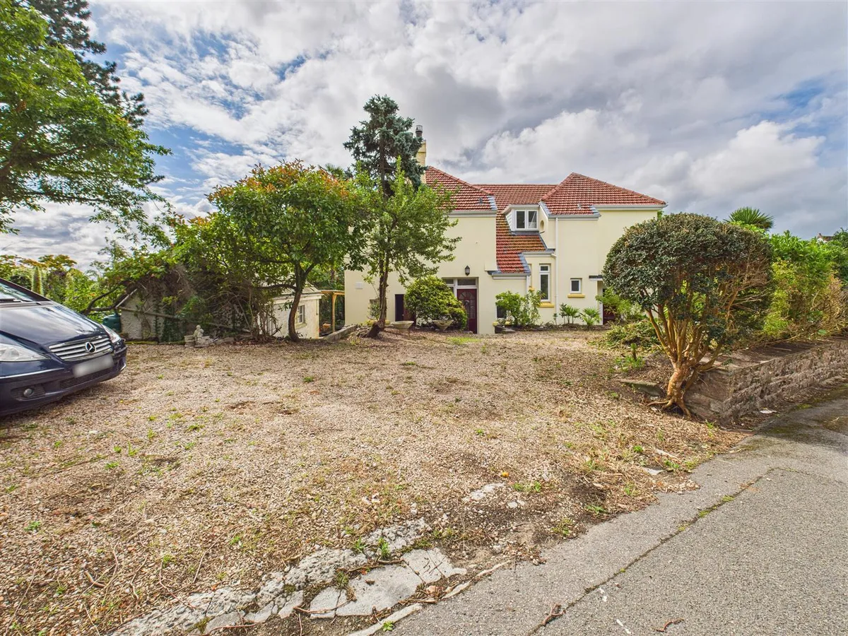 La rue du craslin st peter jersey 34048704 cam05512 g0 pr0010 still001