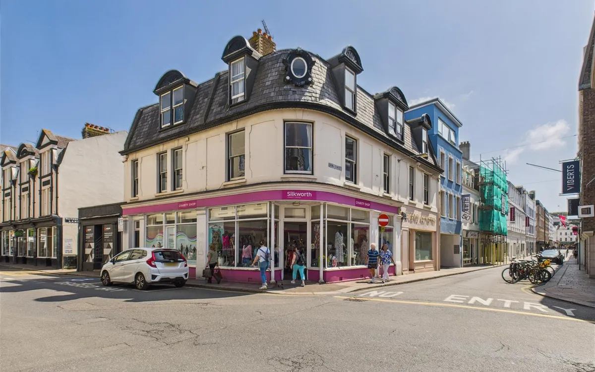 Don street st helier 33736255 cam05512 g0 pr0011 still014